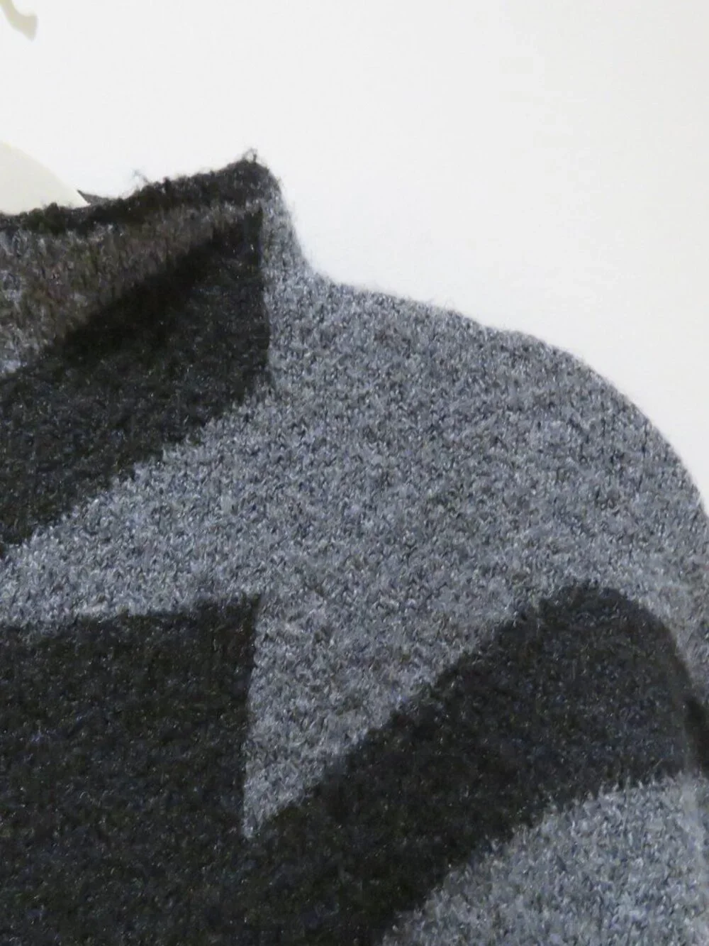 EVEREVE Brielle Large Houndstooth Pullover Mock Neck Sweater Medium Soft Comfy - Picture 5 of 14